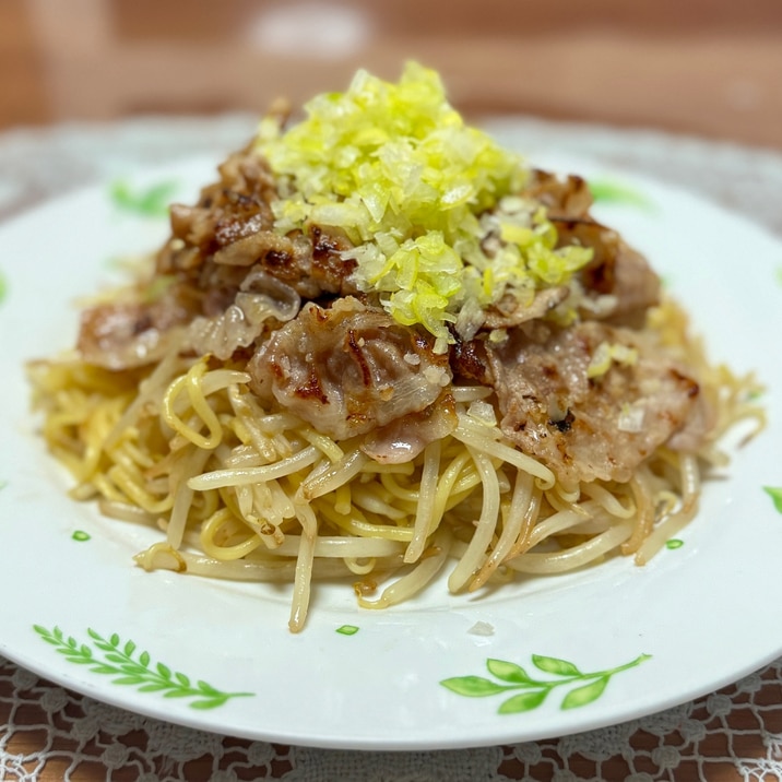 塩麹に漬けた豚肉ともやしと焼きそば麺の☆炒めもの